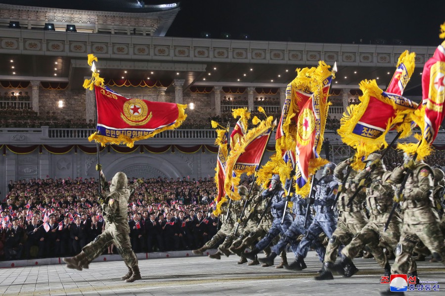 24-조선인민군창건 90돐경축 열병식